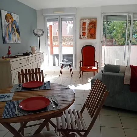 Le Lorraine Apartment *